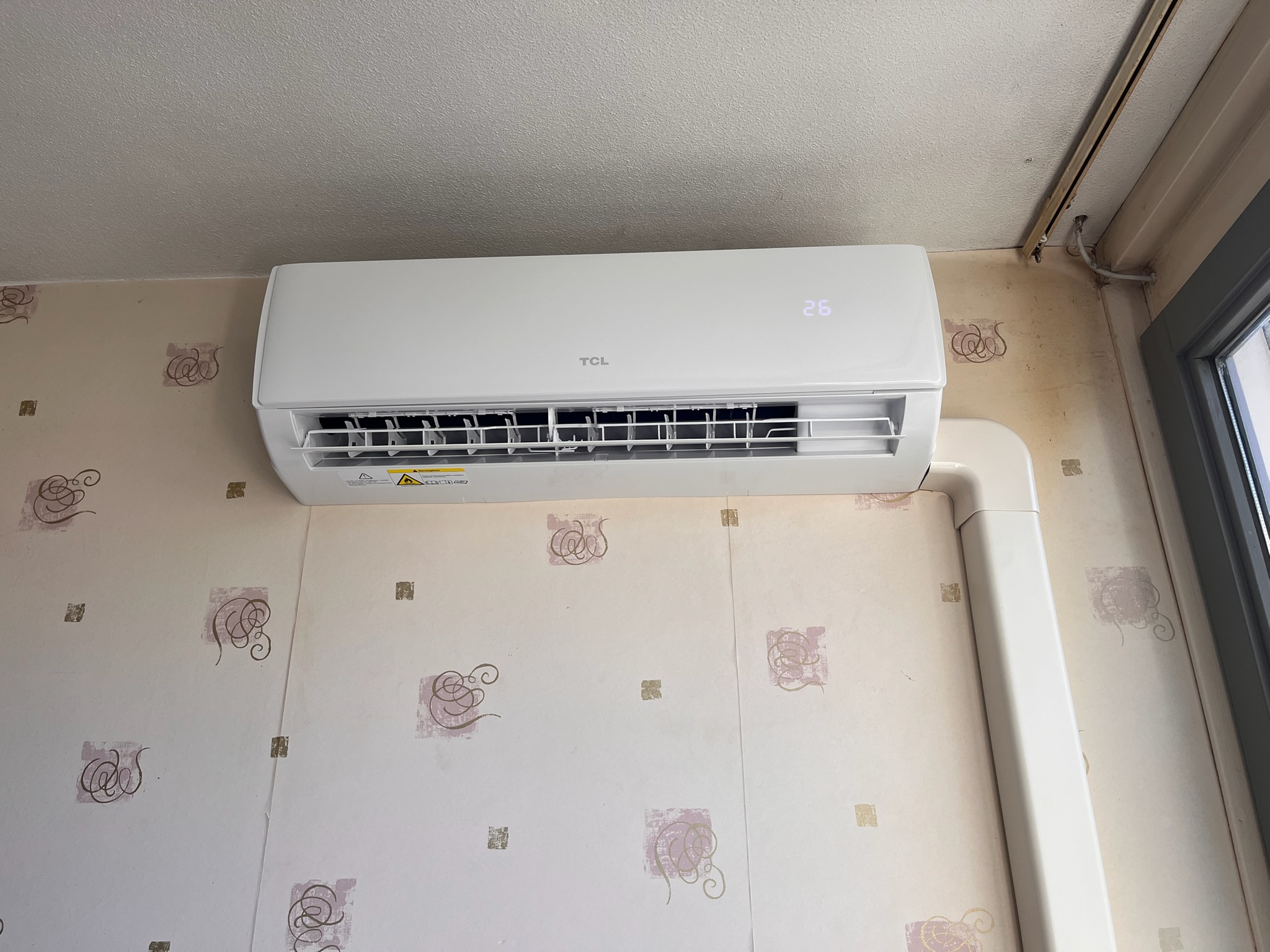 TCL binnenunit — woning met patroon-wand