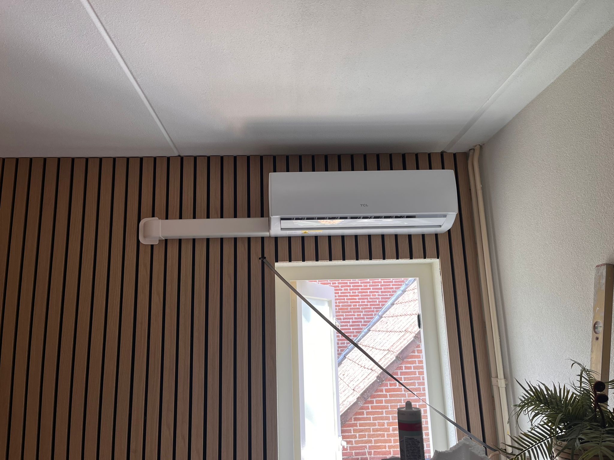 TCL binnenunit — strak interieur